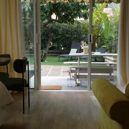 Διαμέρισμα Avec Jardin, A 200m De La *