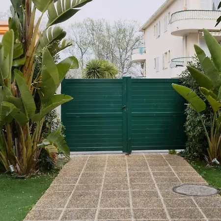 Διαμέρισμα Avec Jardin, A 200m De La *